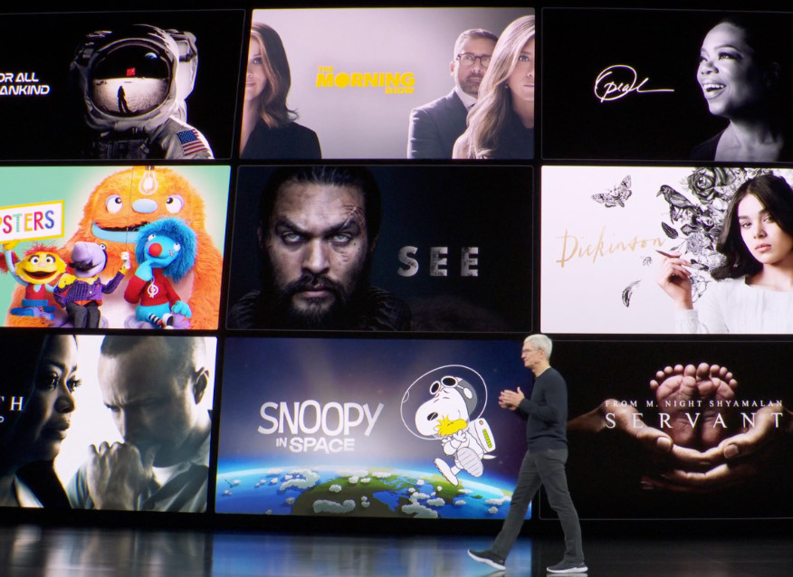 Apple TV tanıtımı yapan sunucu